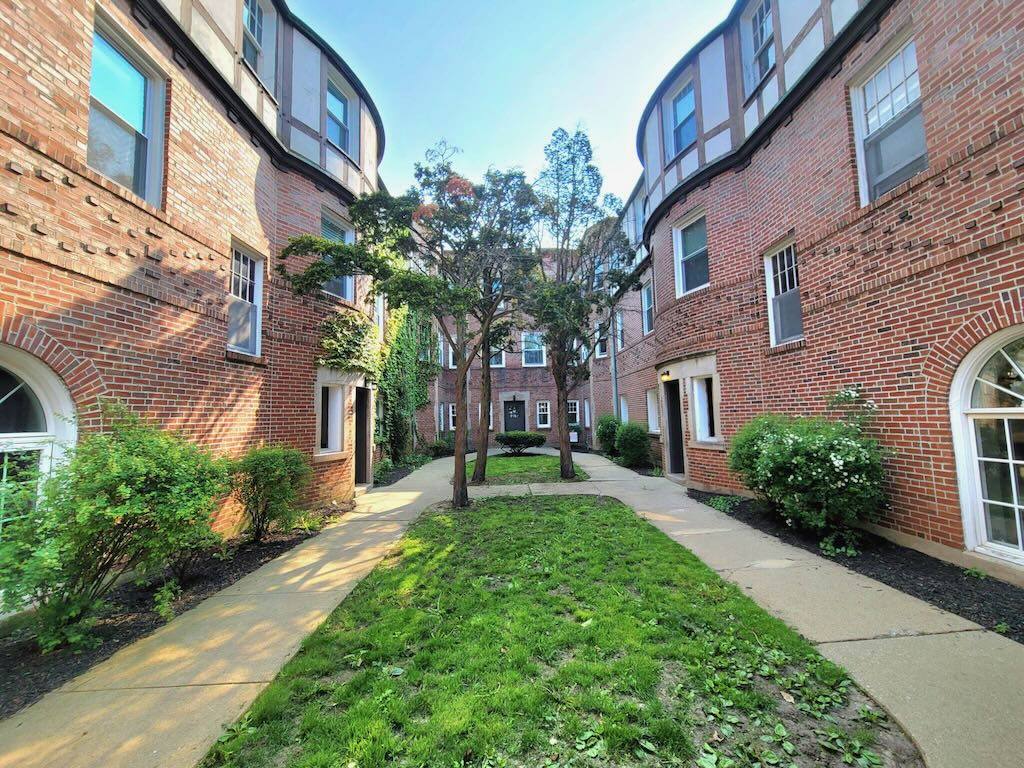 Apartment for rent at 918 18 Green Bay #DL2, Winnetka, IL 60093