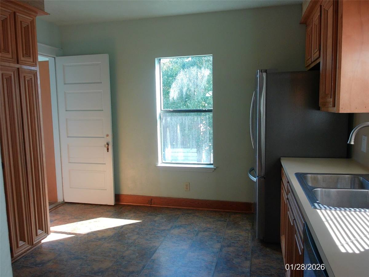 Apartment for rent at 4619 Ave S, Galveston, TX 77551