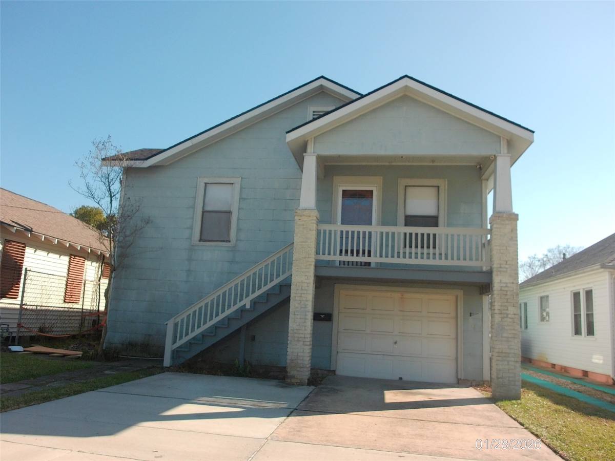 Apartment for rent at 4619 Ave S, Galveston, TX 77551