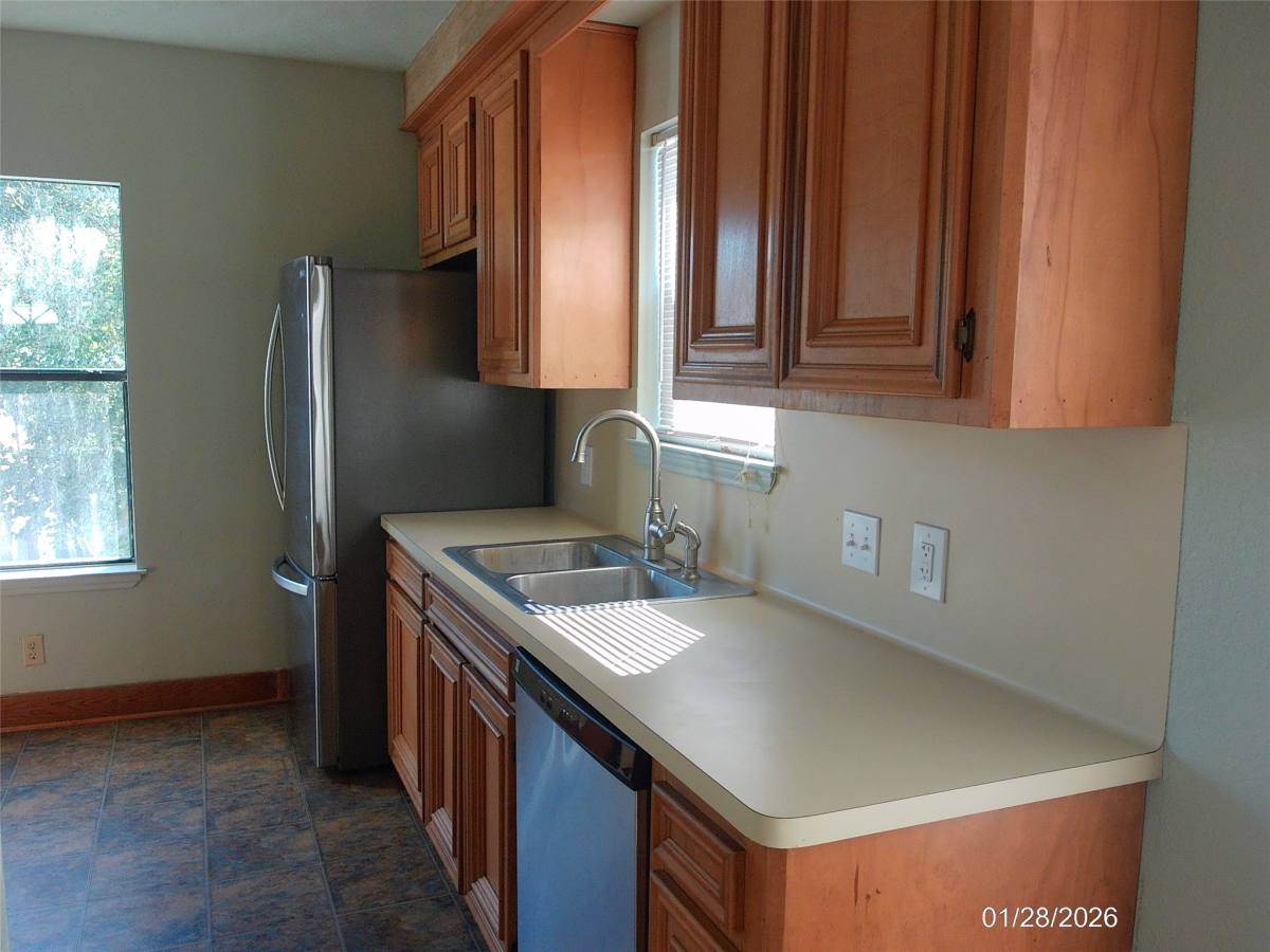 Apartment for rent at 4619 Ave S, Galveston, TX 77551