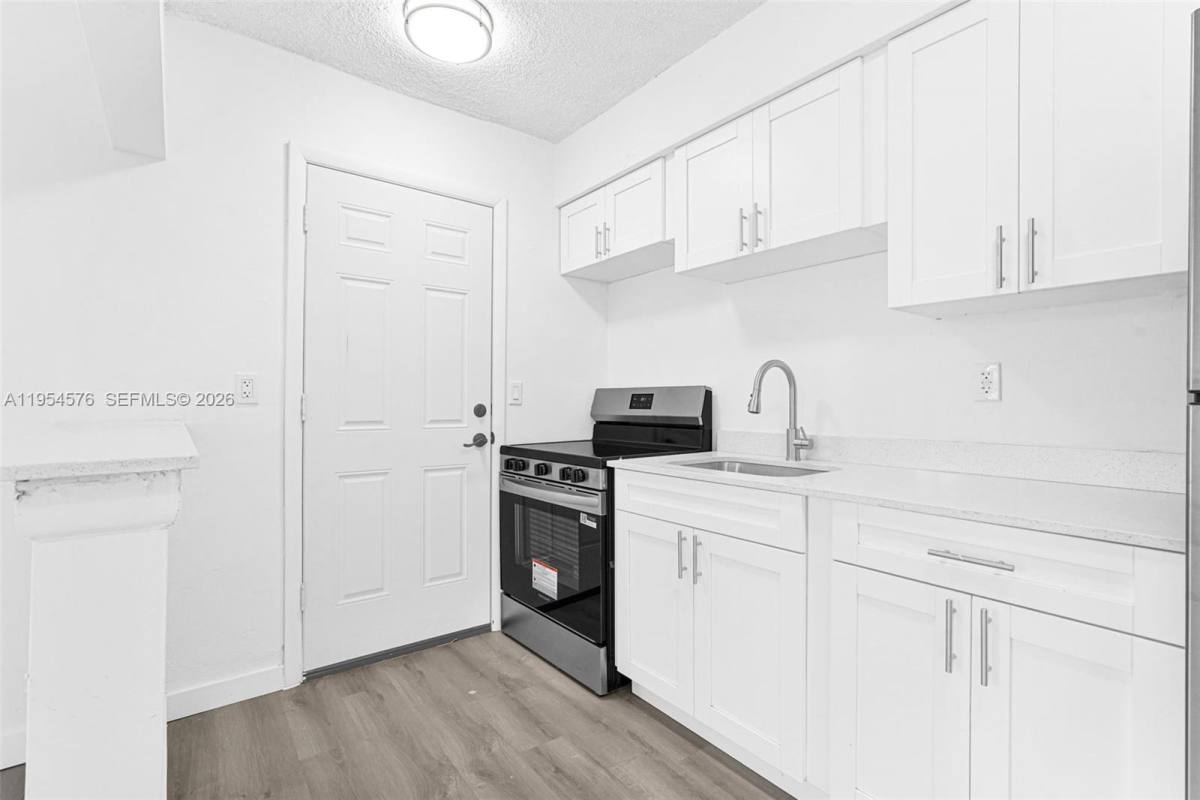 Apartment for rent at 13210 Memorial Highway 13210-216, Miami, FL 33161