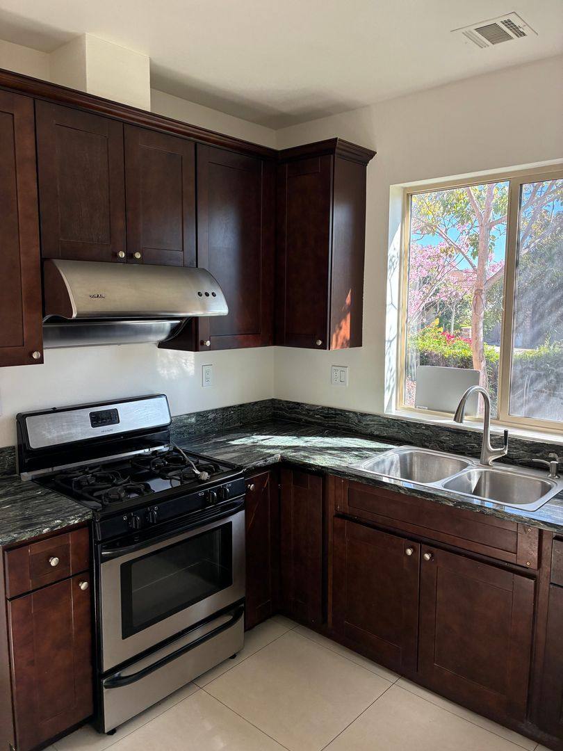 Townhouse for rent at 9619 Longden Ave, Temple City, CA 91780