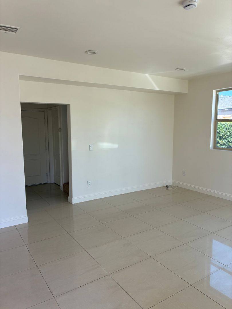 Townhouse for rent at 9619 Longden Ave, Temple City, CA 91780
