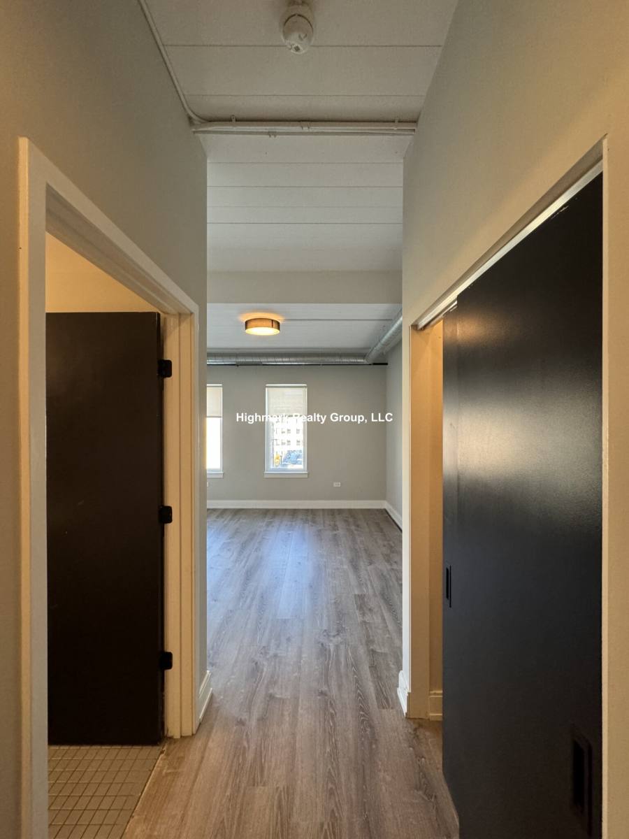Apartment for rent at 941 W Belmont Ave #507N, Chicago, IL 60657