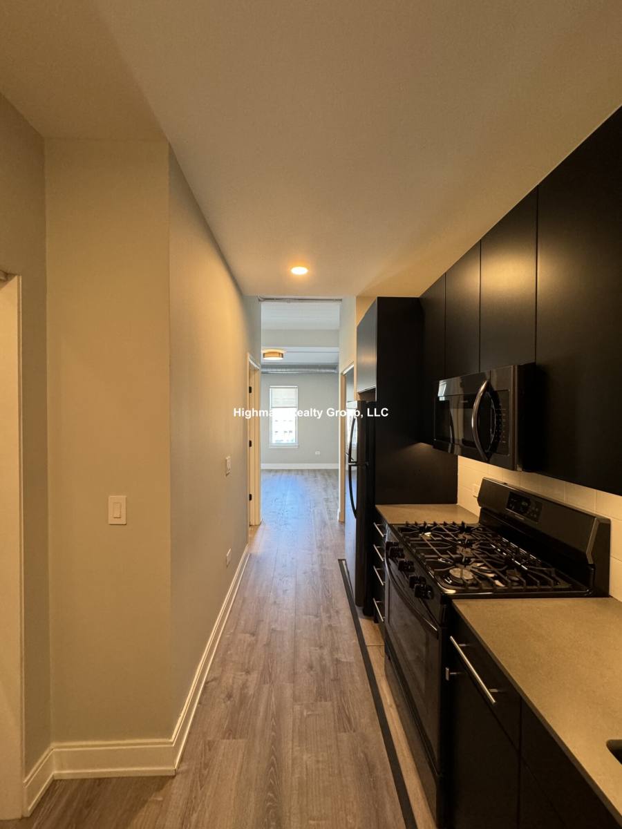 Apartment for rent at 941 W Belmont Ave #507N, Chicago, IL 60657