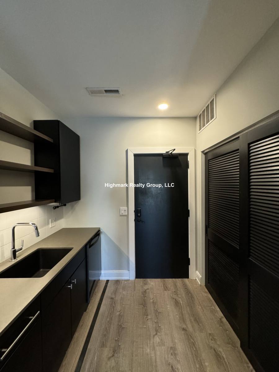 Apartment for rent at 941 W Belmont Ave #507N, Chicago, IL 60657