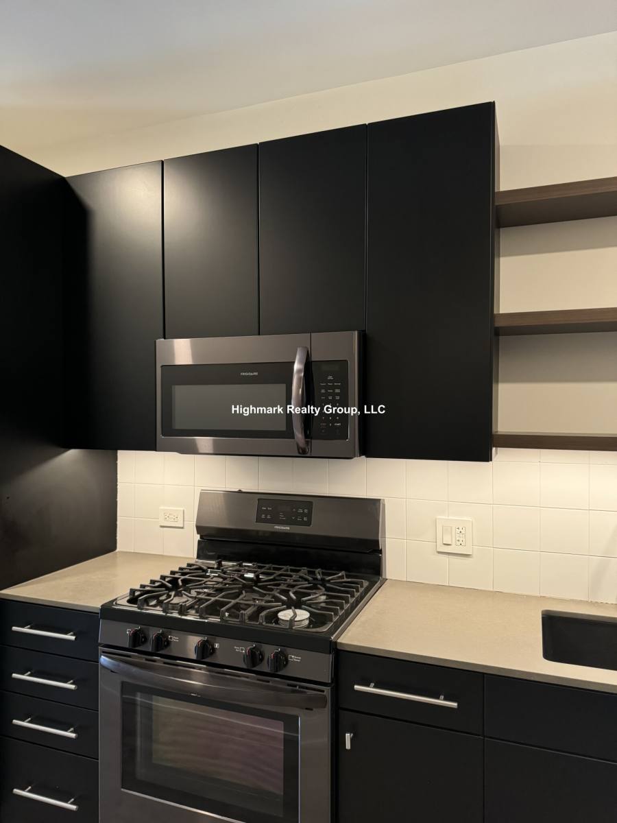 Apartment for rent at 941 W Belmont Ave #507N, Chicago, IL 60657