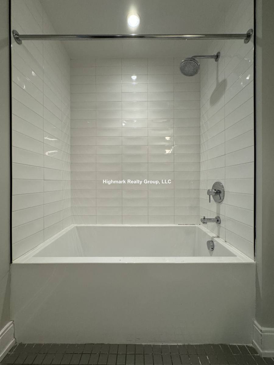 Apartment for rent at 941 W Belmont Ave #507N, Chicago, IL 60657