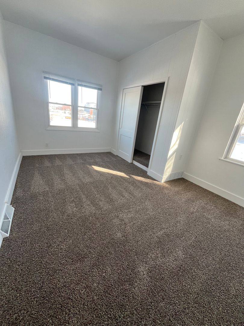 Apartment for rent at 313 N Minnesota Ave, Sioux Falls, SD 57104