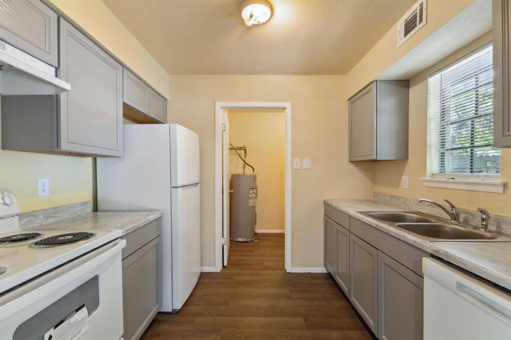 Apartment for rent at 1821 Randolph Dr, Garland, TX 75041