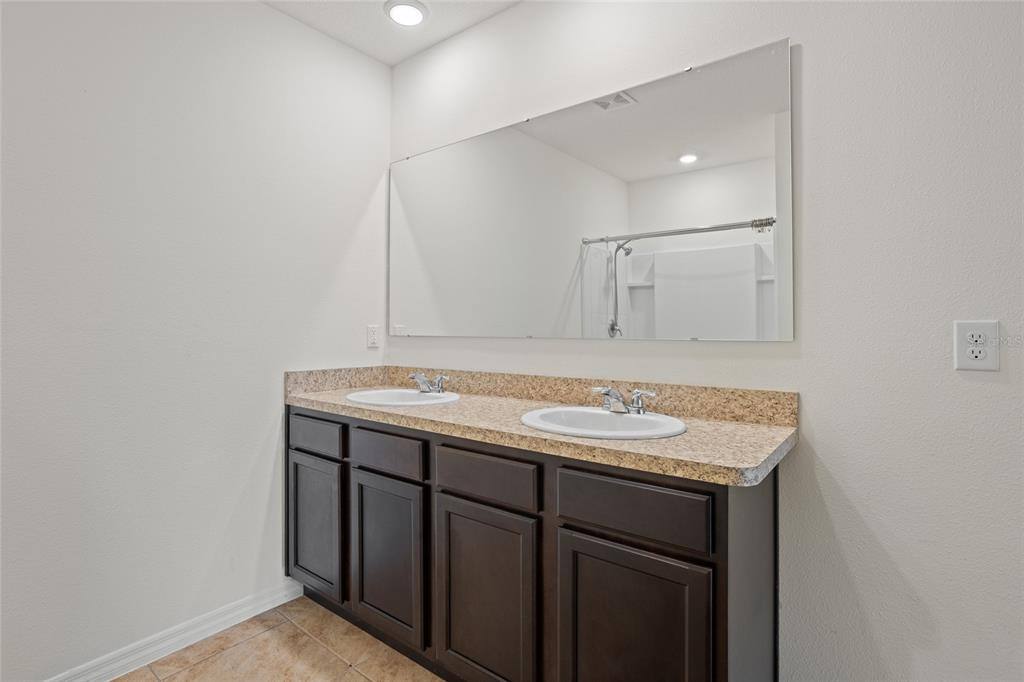 Apartment for rent at 2143 Kalin Way, Tavares, FL 32778