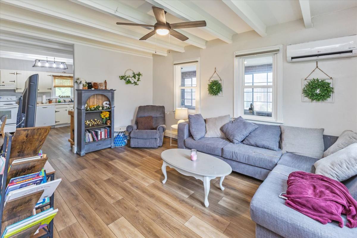 Apartment for rent at 547 W Main St, Danville, IN 46122