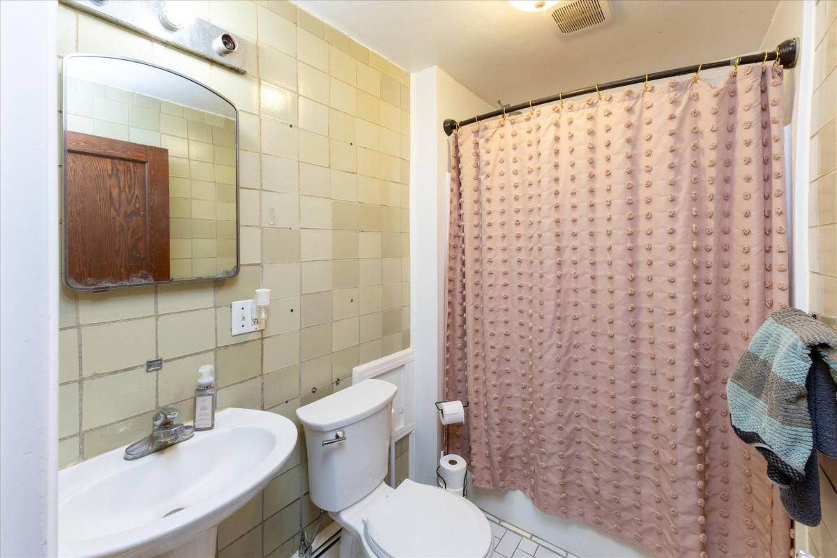 Apartment for rent at 547 W Main St, Danville, IN 46122