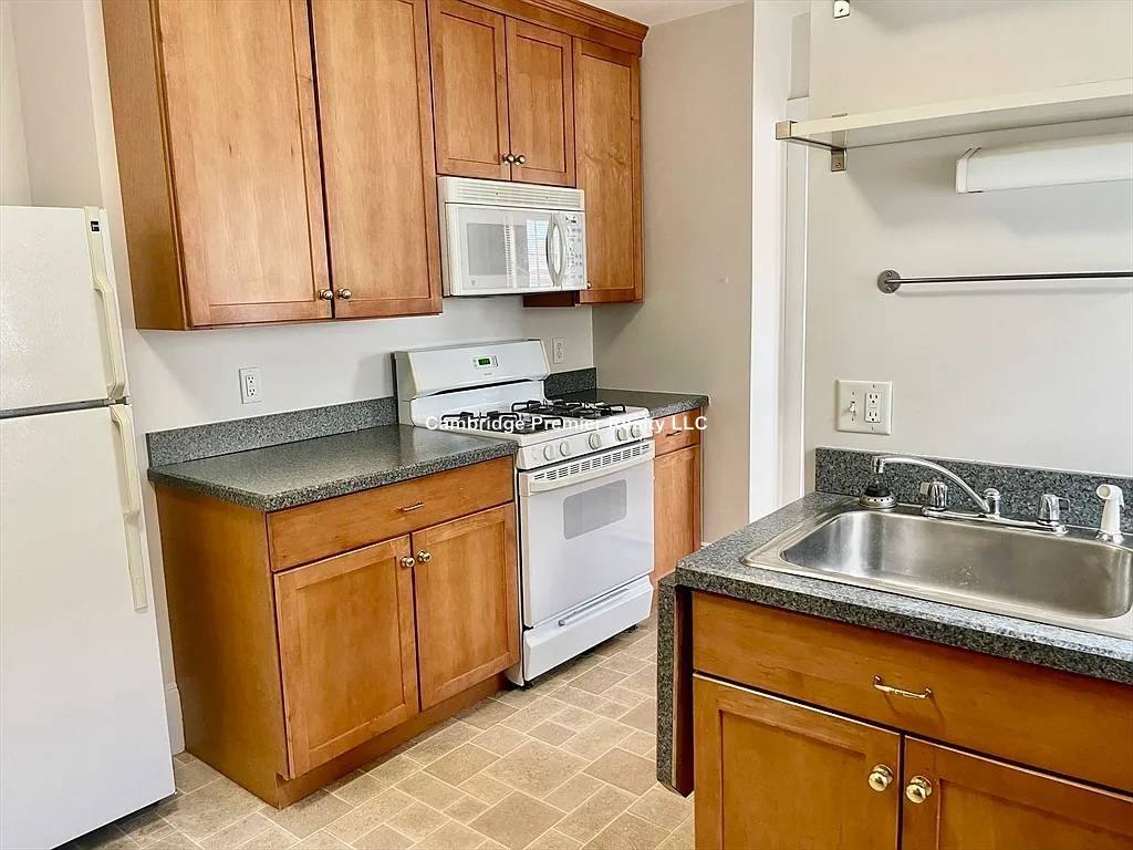 Apartment for rent at 15 Edgecliff, Watertown, MA 02472