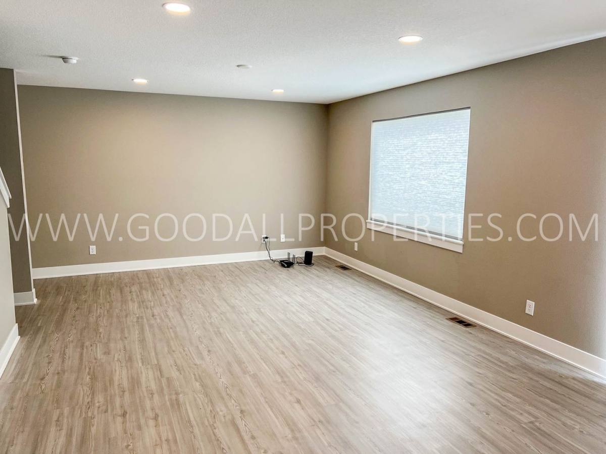 House for rent at 216 Maple Ave, Norwalk, IA 50211