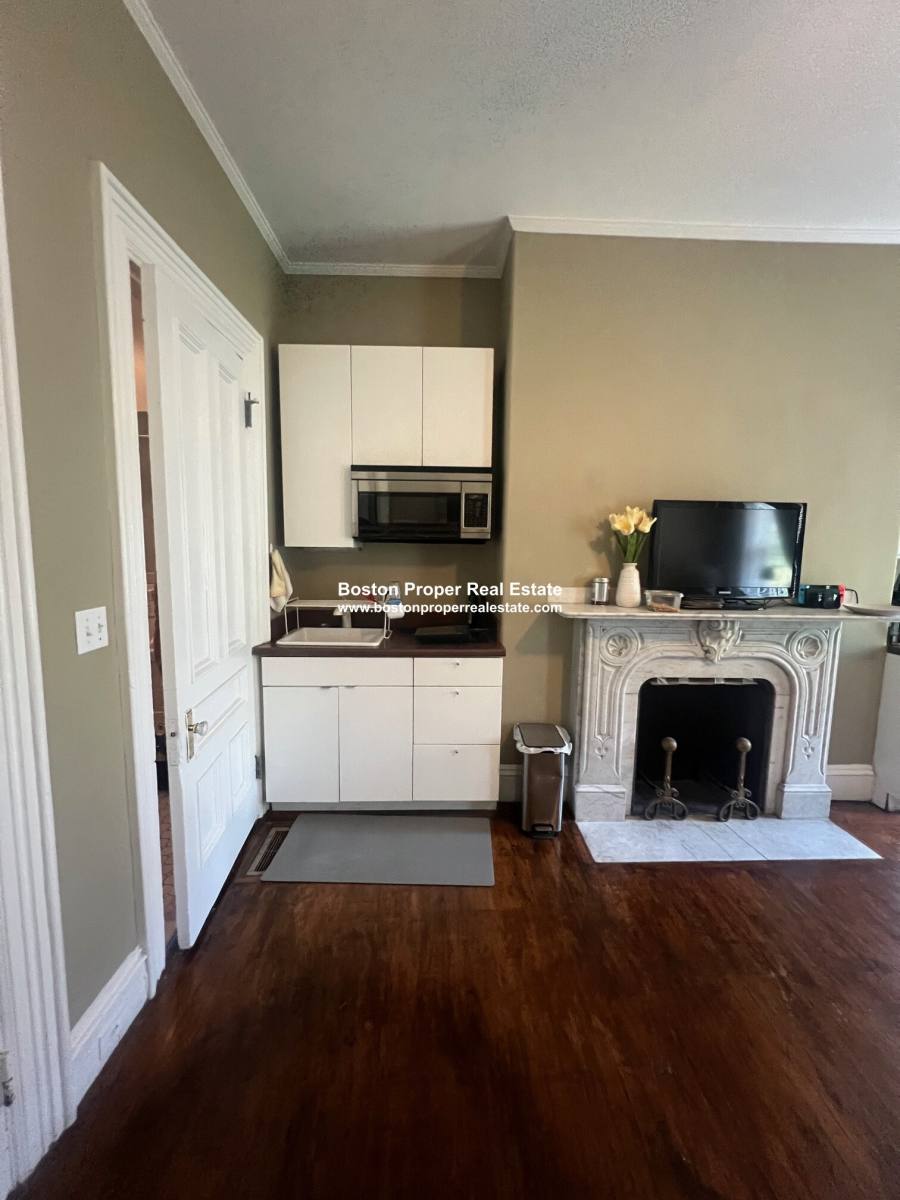 Apartment for rent at 323 Beacon St #6, Boston, MA 02116