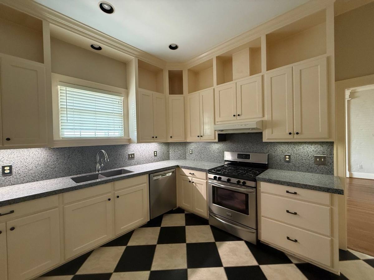 Apartment for rent at 200 Ridgeway Dr, Little Rock, AR 72205