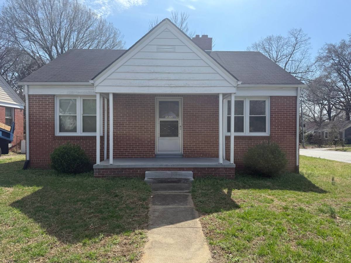 House for rent at 1011 W Wendover Ave, Greensboro, NC 27408