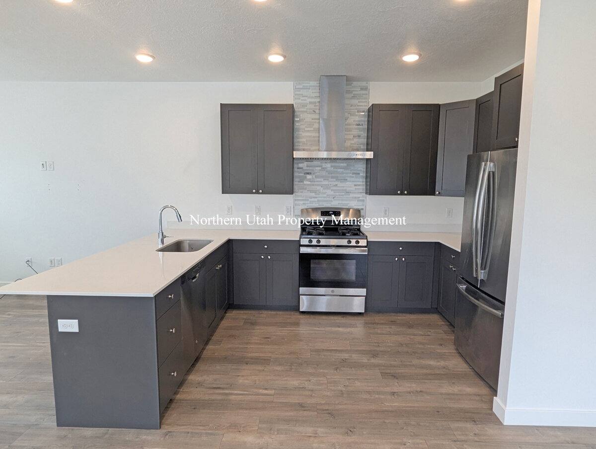 Townhouse for rent at 313 W 25 N, Layton, UT 84041