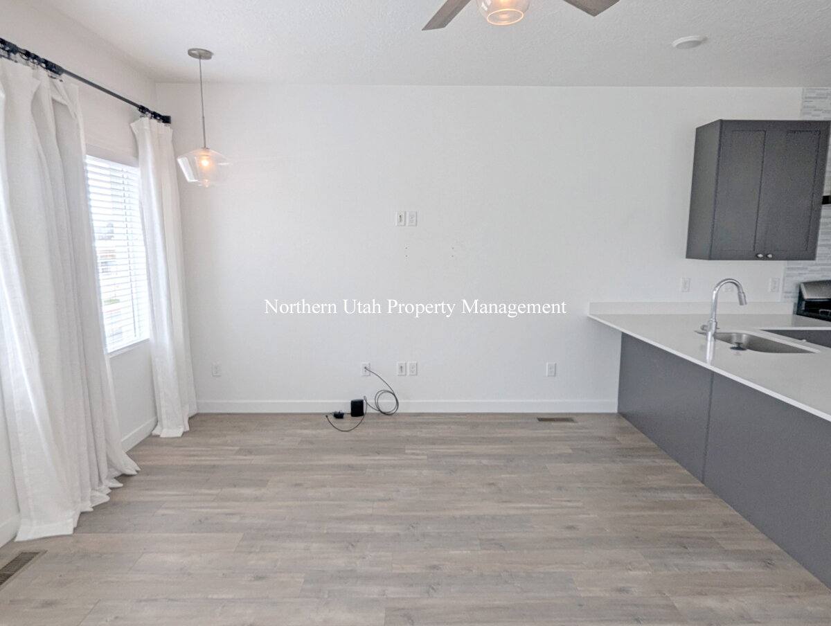 Townhouse for rent at 313 W 25 N, Layton, UT 84041