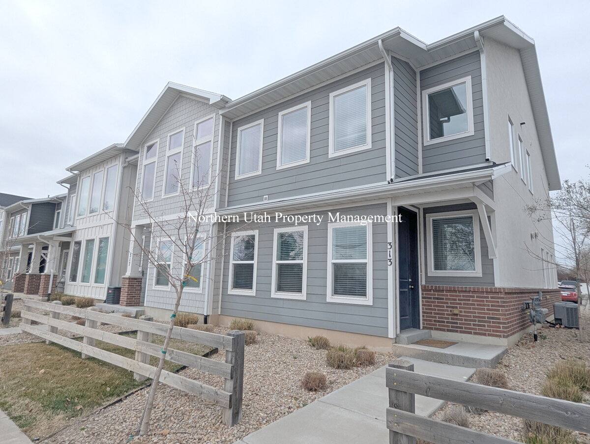 Townhouse for rent at 313 W 25 N, Layton, UT 84041
