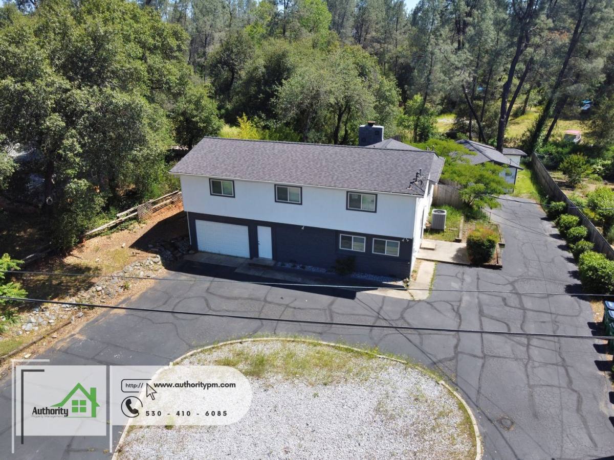 House for rent at 17875 Walker Mine Rd, Redding, CA 96003