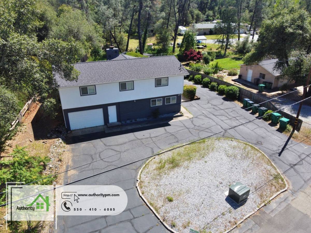 House for rent at 17875 Walker Mine Rd, Redding, CA 96003