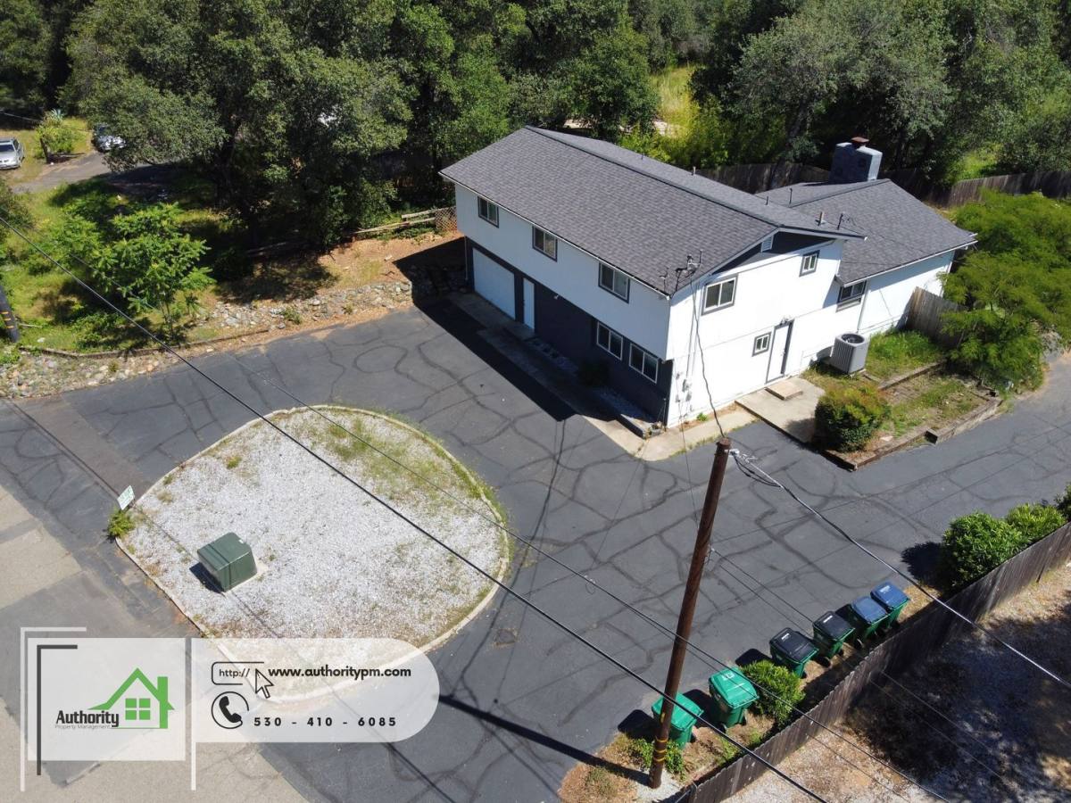 House for rent at 17875 Walker Mine Rd, Redding, CA 96003