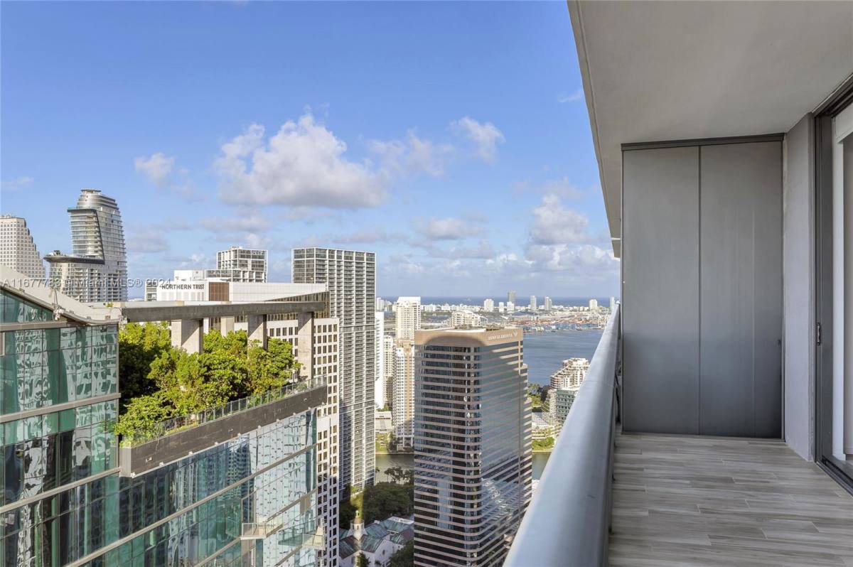 Apartment for rent at 801 S Miami Ave, Miami, FL 33130