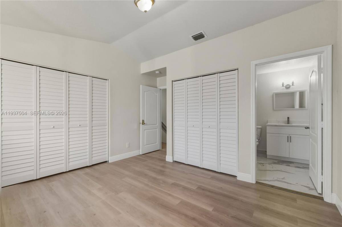 Townhouse for rent at 810 NE 212th Terrace #5, Miami, FL 33180