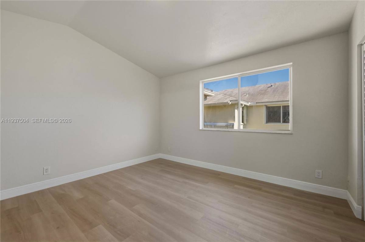Townhouse for rent at 810 NE 212th Terrace #5, Miami, FL 33180