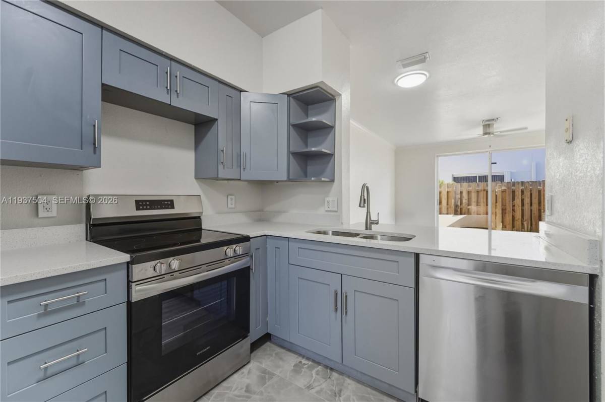 Townhouse for rent at 810 NE 212th Terrace #5, Miami, FL 33180
