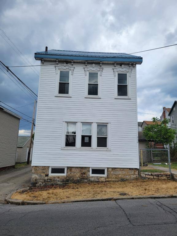 House for rent at 208 5th St, Altoona, PA 16602
