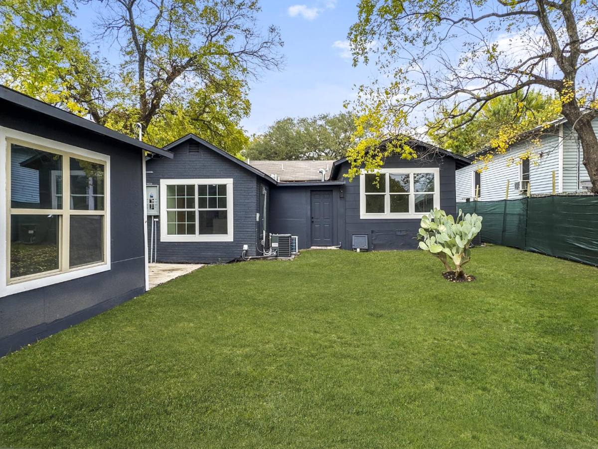 Apartment for rent at 1606 W Wildwood Dr, San Antonio, TX 78201