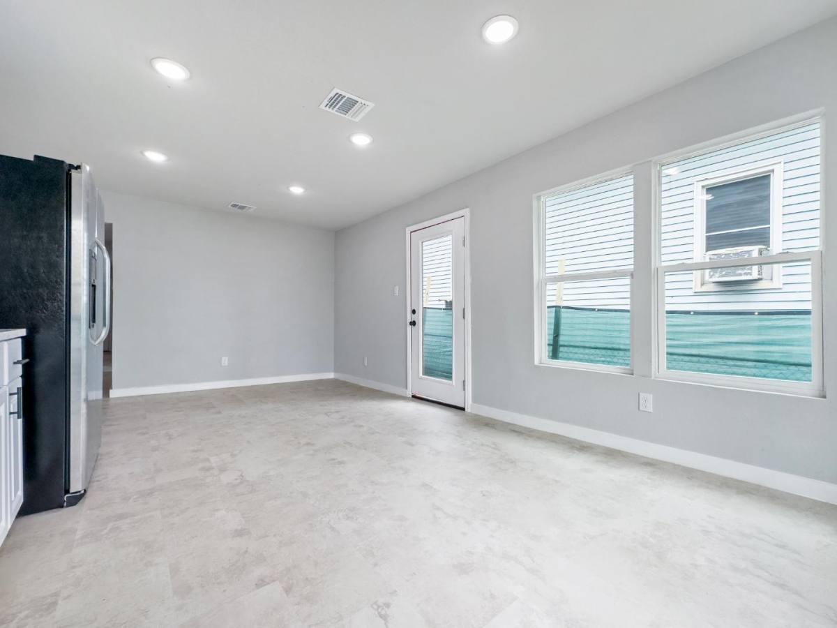 Apartment for rent at 1606 W Wildwood Dr, San Antonio, TX 78201