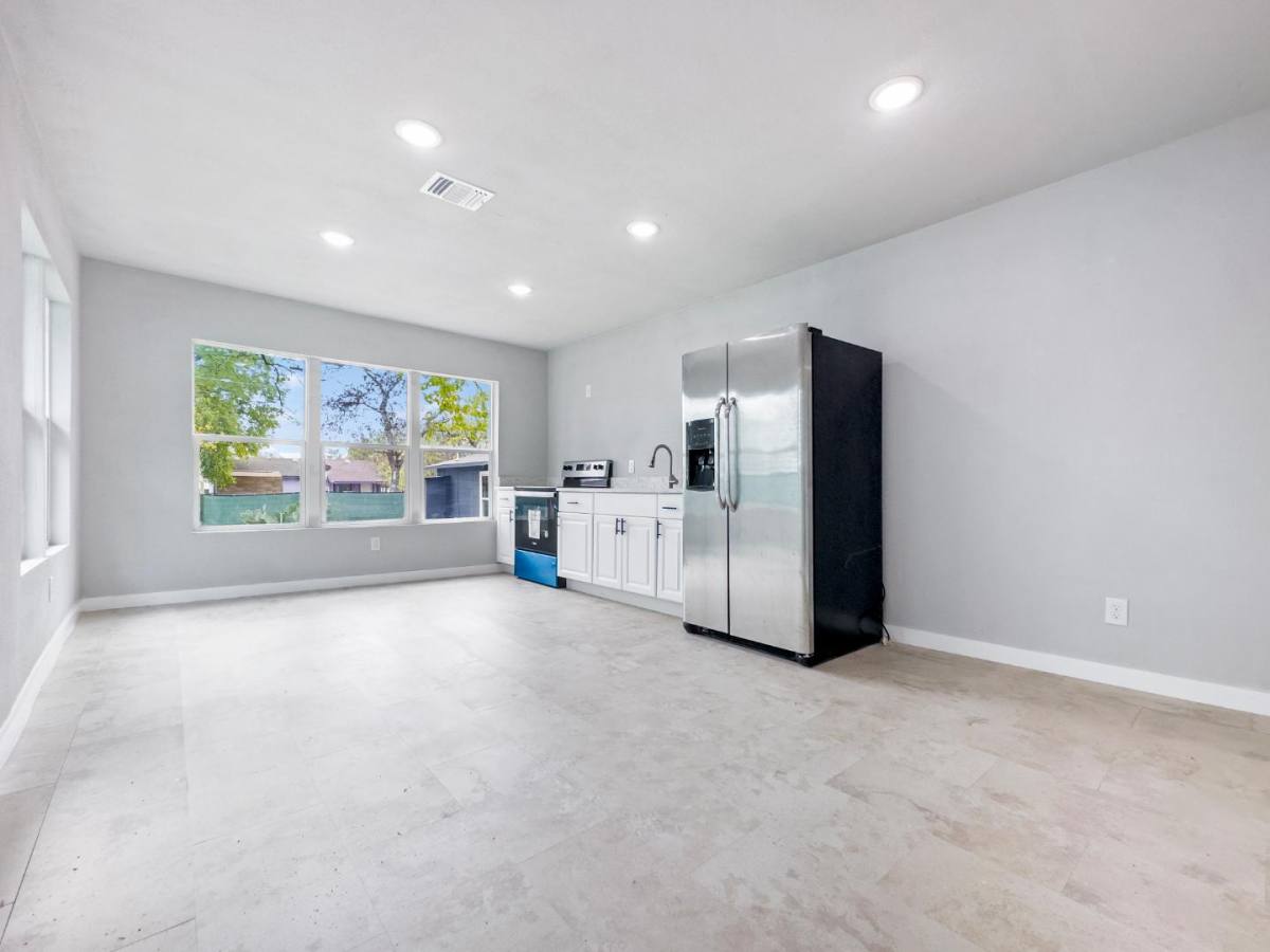 Apartment for rent at 1606 W Wildwood Dr, San Antonio, TX 78201