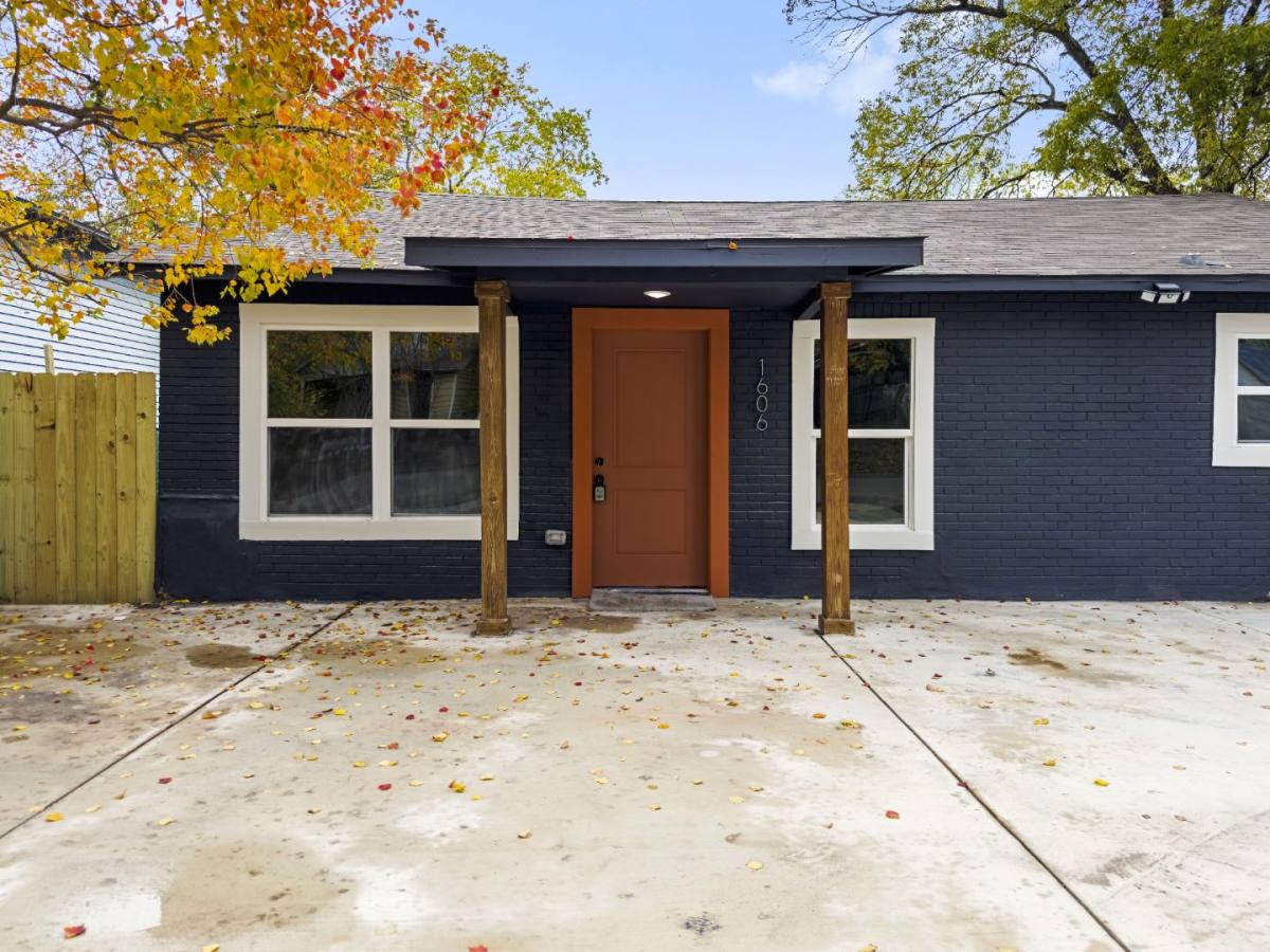 Apartment for rent at 1606 W Wildwood Dr, San Antonio, TX 78201