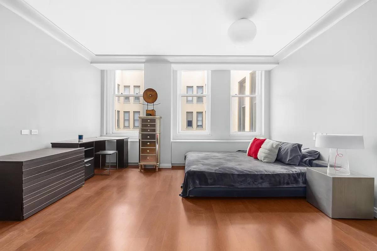 Apartment for rent at 55 Wall St #827, New York, NY 10005