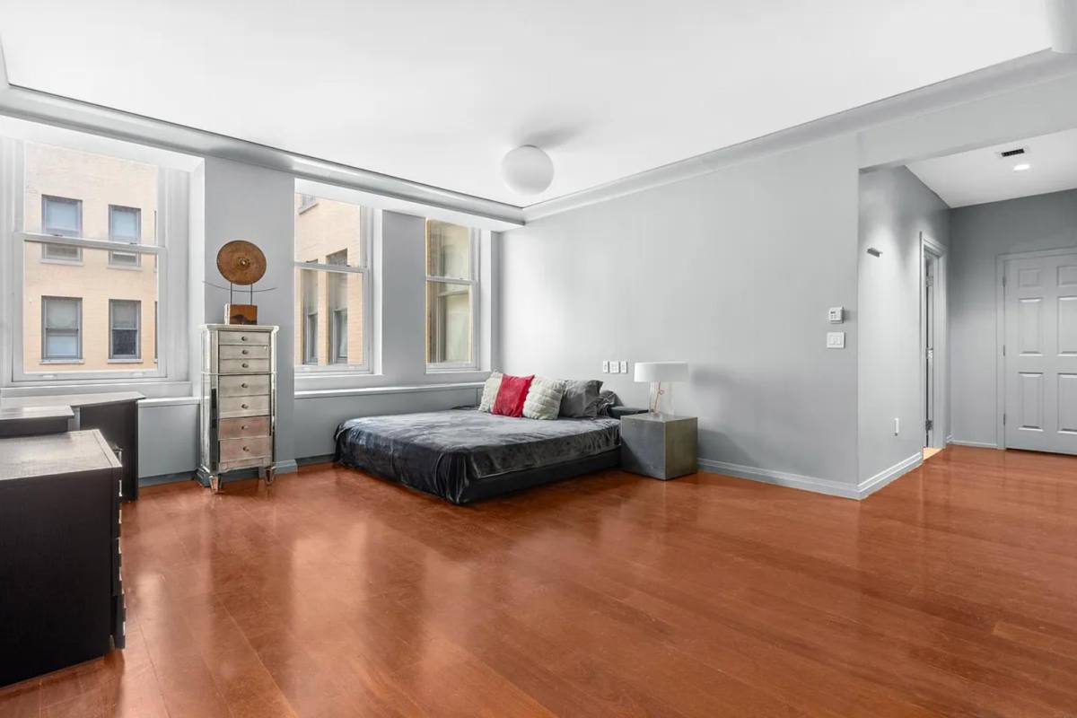 Apartment for rent at 55 Wall St #827, New York, NY 10005