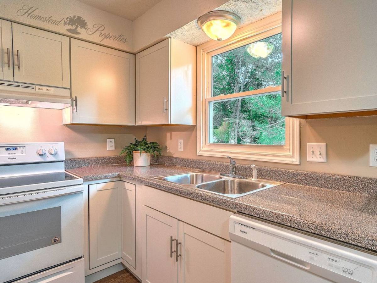Apartment for rent at 2202 Greenbriar Circle, Johnson City, TN 37601