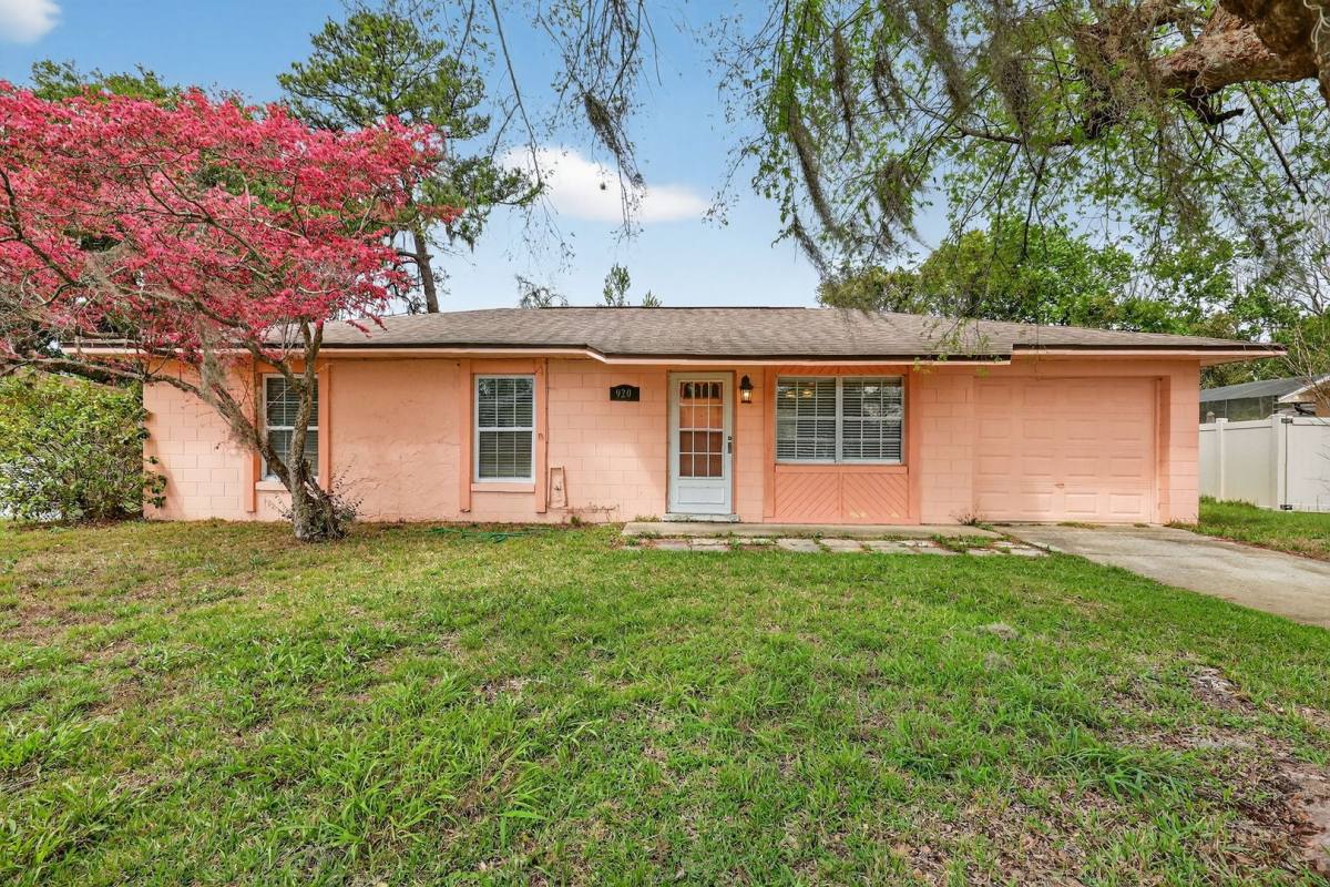 House for rent at 920 Cedar Circle, Tavares, FL 32778