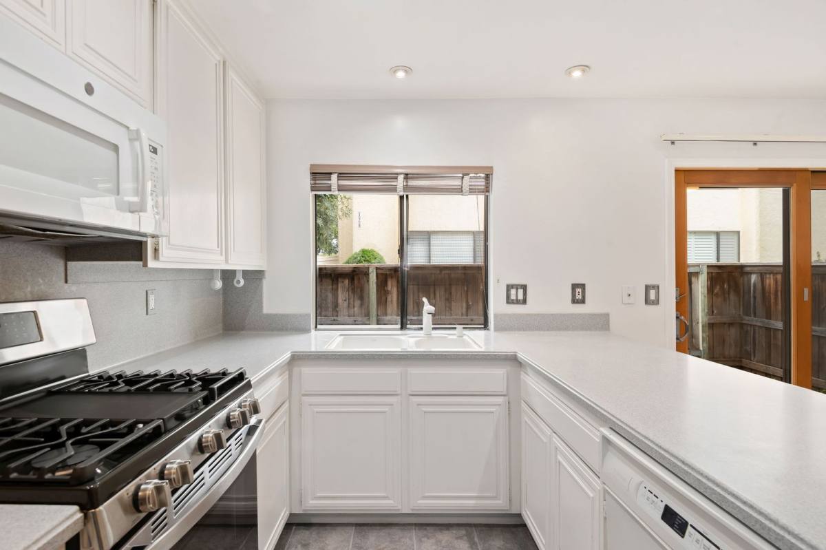 Condo for rent at 130 W Alamar, Santa Barbara, CA 93105