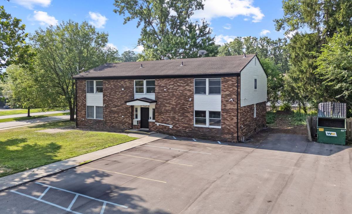 Apartment for rent at 15929 W Eleven Mile Rd, Southfield, MI 48076