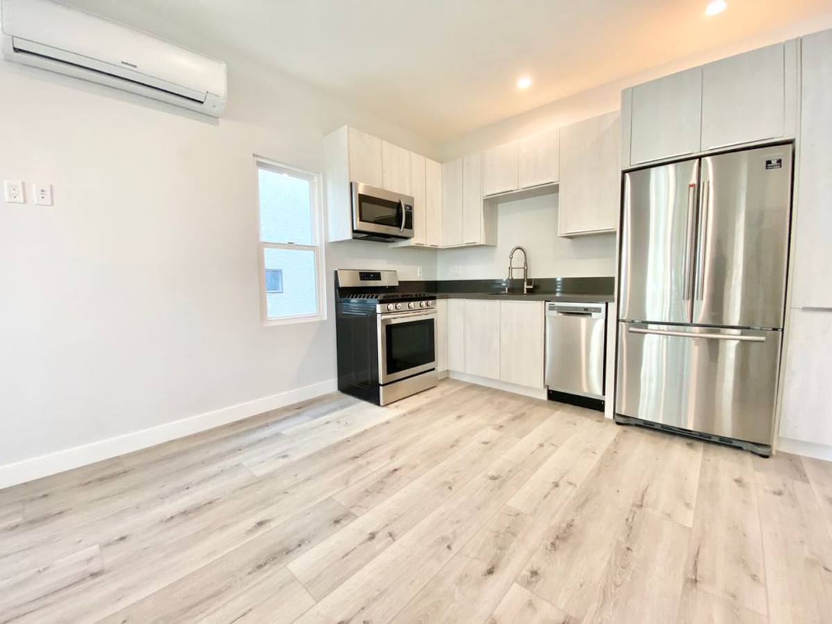 Apartment for rent at 141 N Swall Dr, Los Angeles, CA 90048