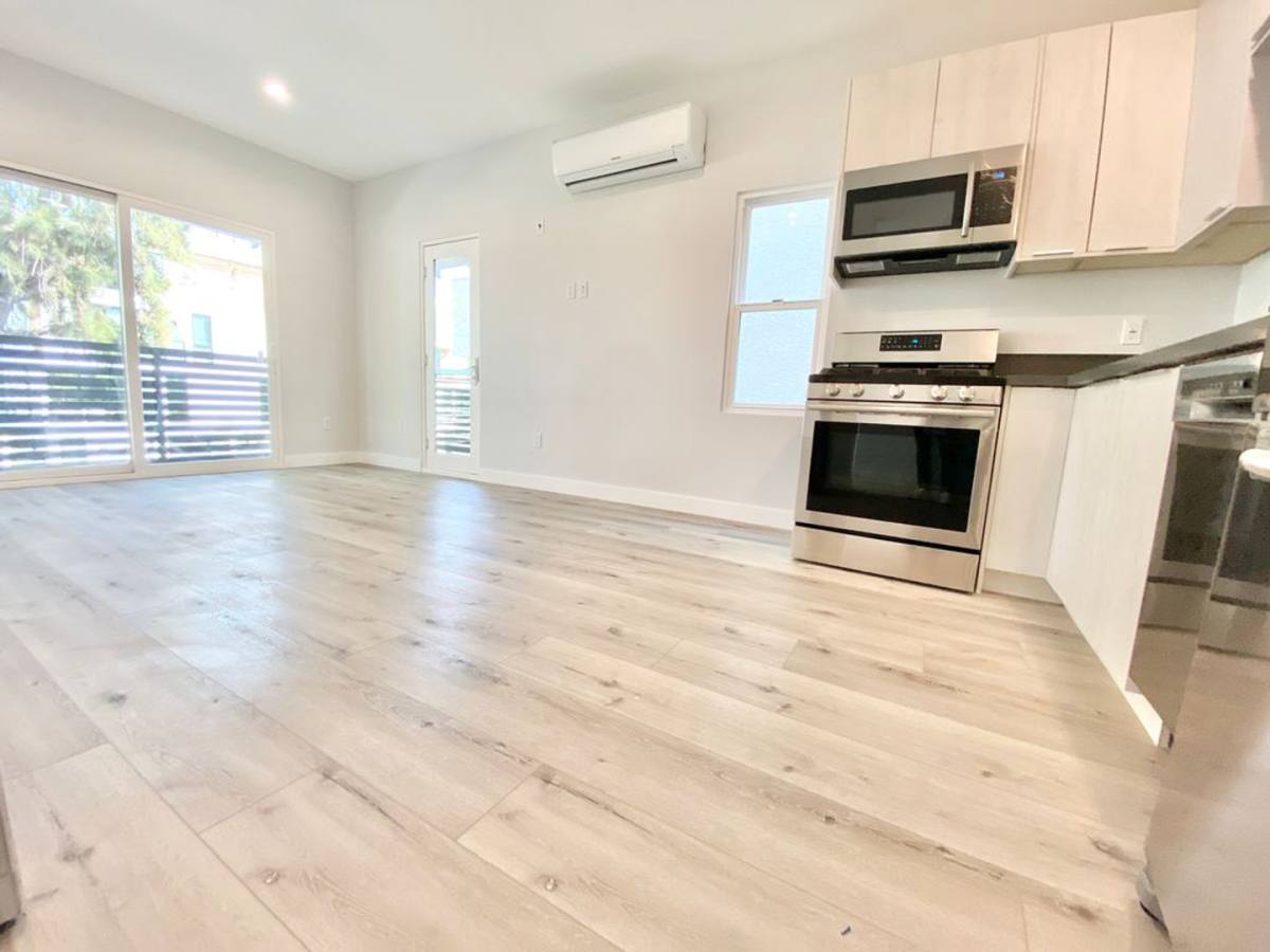 Apartment for rent at 141 N Swall Dr, Los Angeles, CA 90048