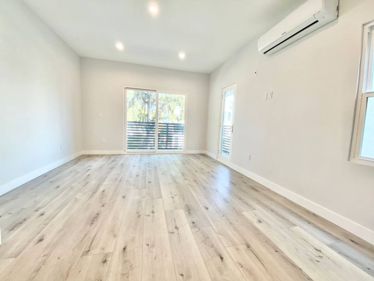 Apartment for rent at 141 N Swall Dr, Los Angeles, CA 90048