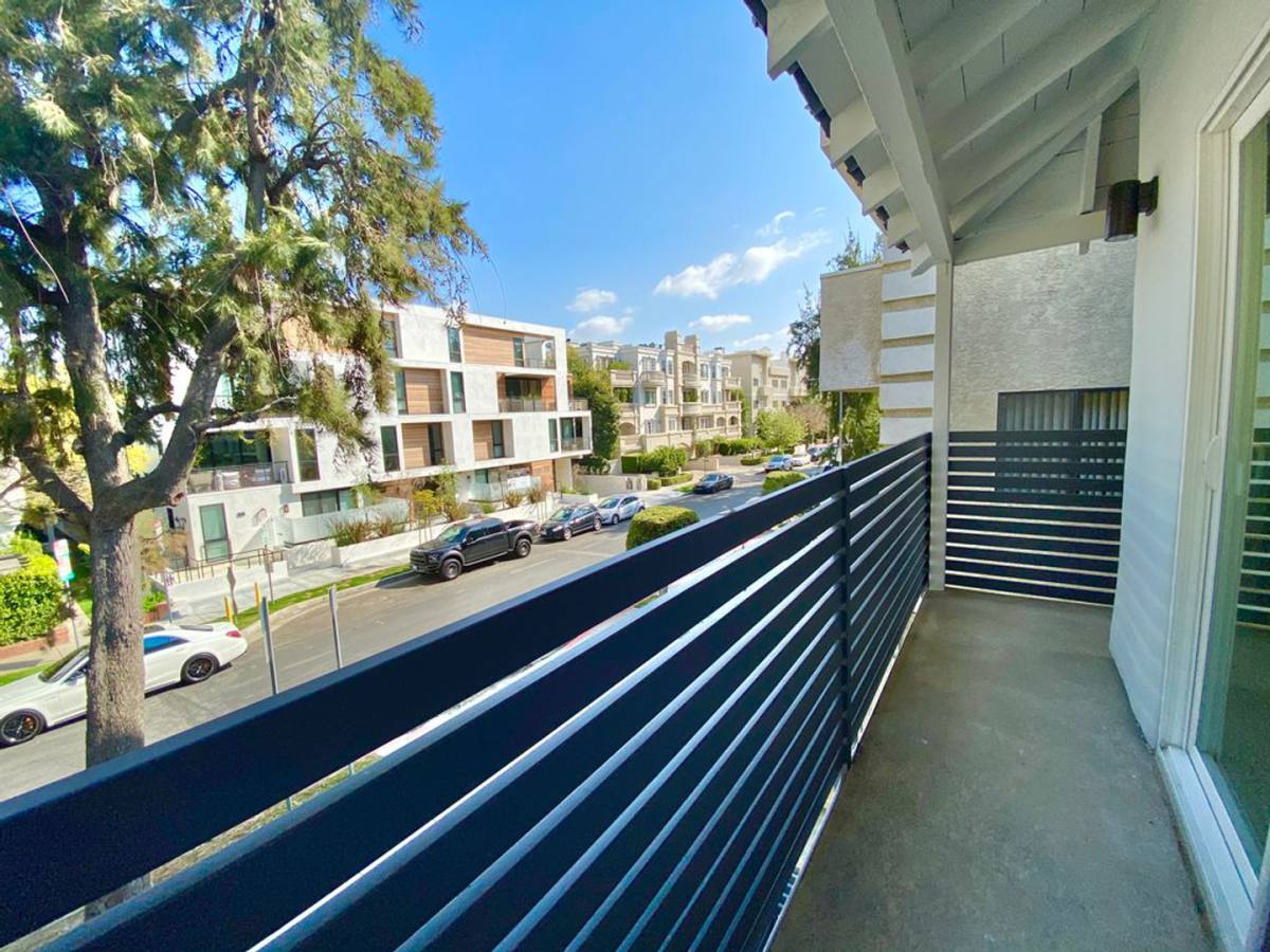 Apartment for rent at 141 N Swall Dr, Los Angeles, CA 90048