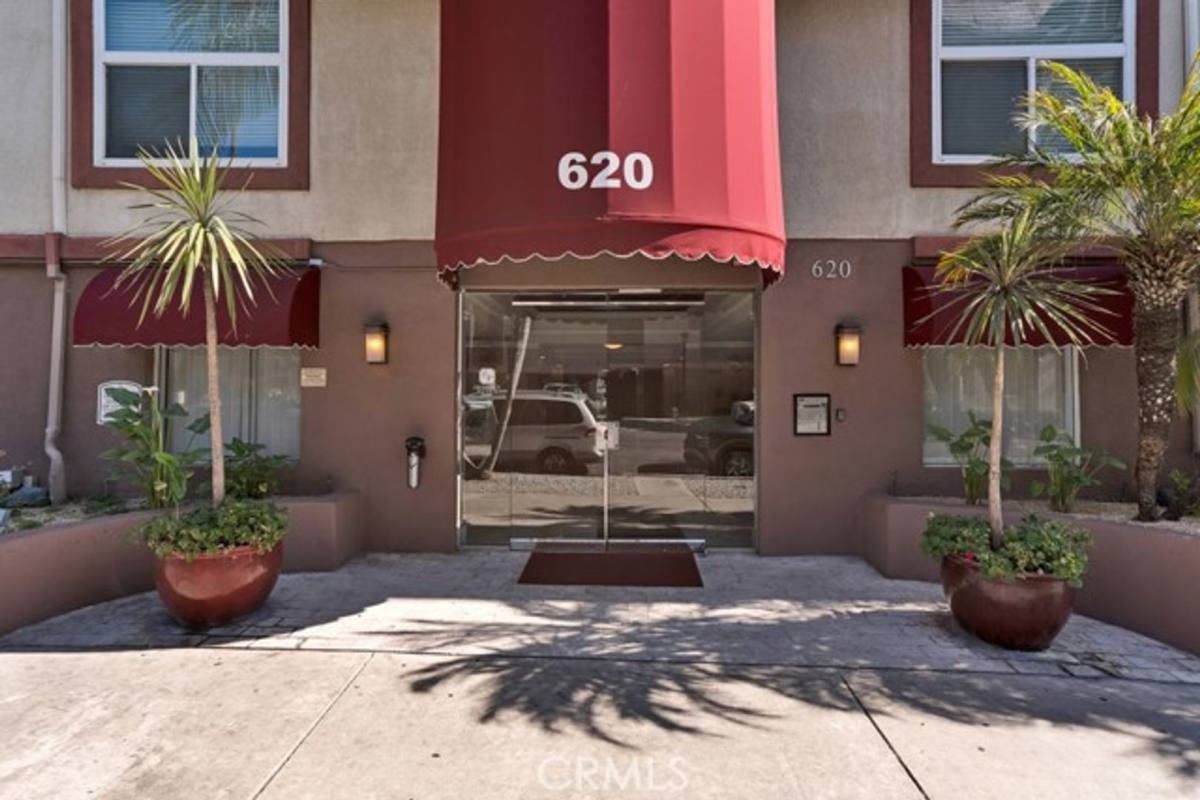 Condo for rent at 620 S Gramercy Place, Los Angeles, CA 90005