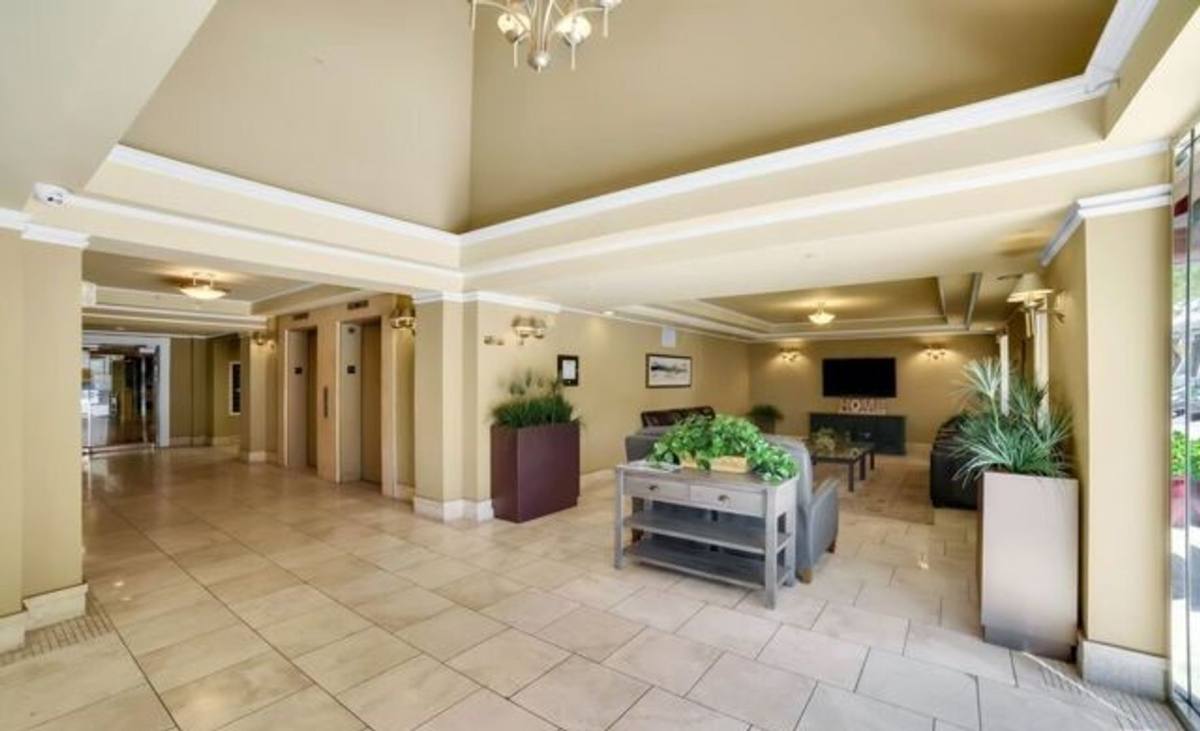 Condo for rent at 620 S Gramercy Place, Los Angeles, CA 90005