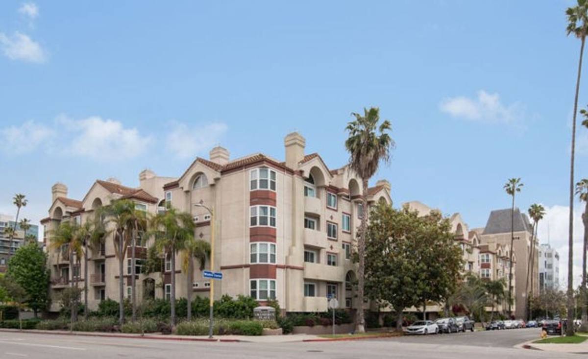 Condo for rent at 620 S Gramercy Place, Los Angeles, CA 90005